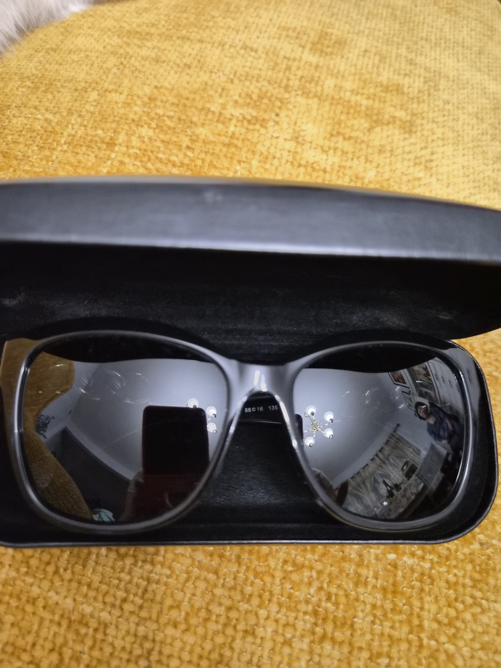 Coach Black Women's Sunglasses with Branded Case - Picture 2 of 4